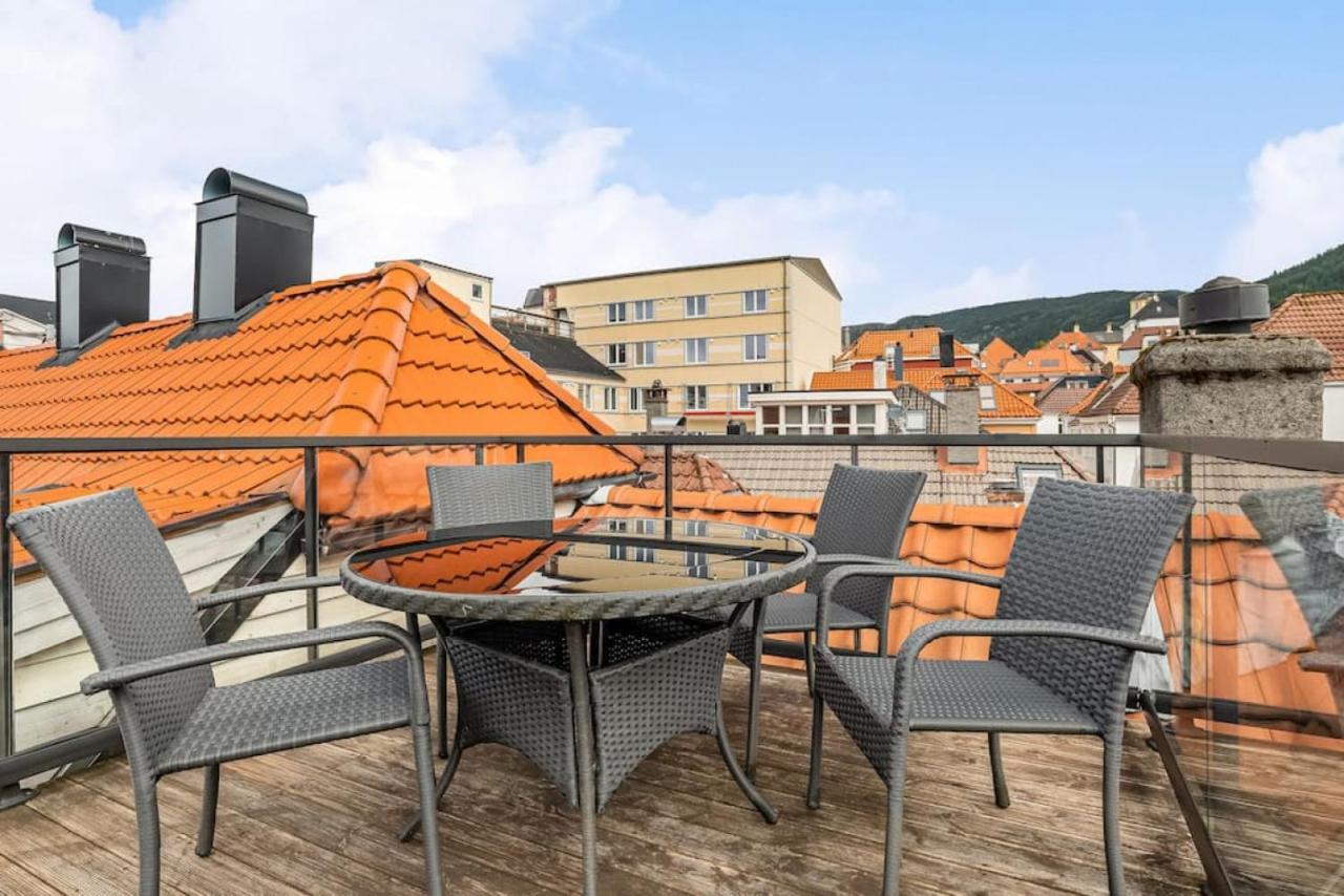 Dinbnb Apartments I Historical Two-Floor Apartment With Rooftop Panorama I 1645 Heritage Bergen Zewnętrze zdjęcie