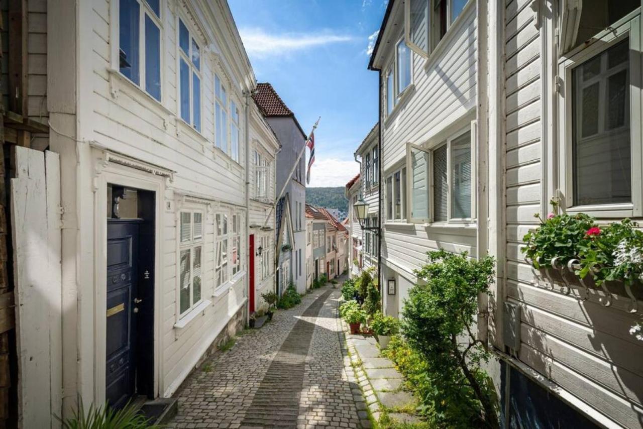 Dinbnb Apartments I Historical Two-Floor Apartment With Rooftop Panorama I 1645 Heritage Bergen Zewnętrze zdjęcie