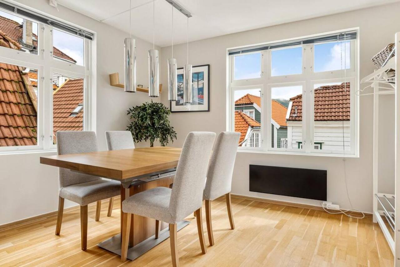 Dinbnb Apartments I Historical Two-Floor Apartment With Rooftop Panorama I 1645 Heritage Bergen Zewnętrze zdjęcie