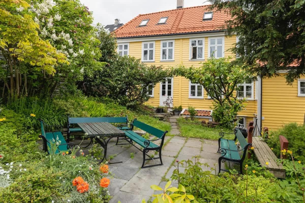 Dinbnb Apartments I Historical Two-Floor Apartment With Rooftop Panorama I 1645 Heritage Bergen Zewnętrze zdjęcie